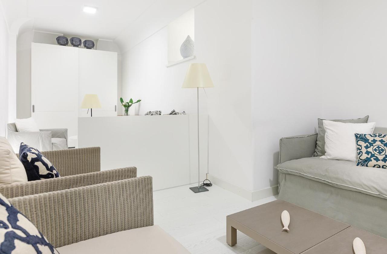 White Stylish Apartment 3 ヴィーコ・エクエンセ エクステリア 写真