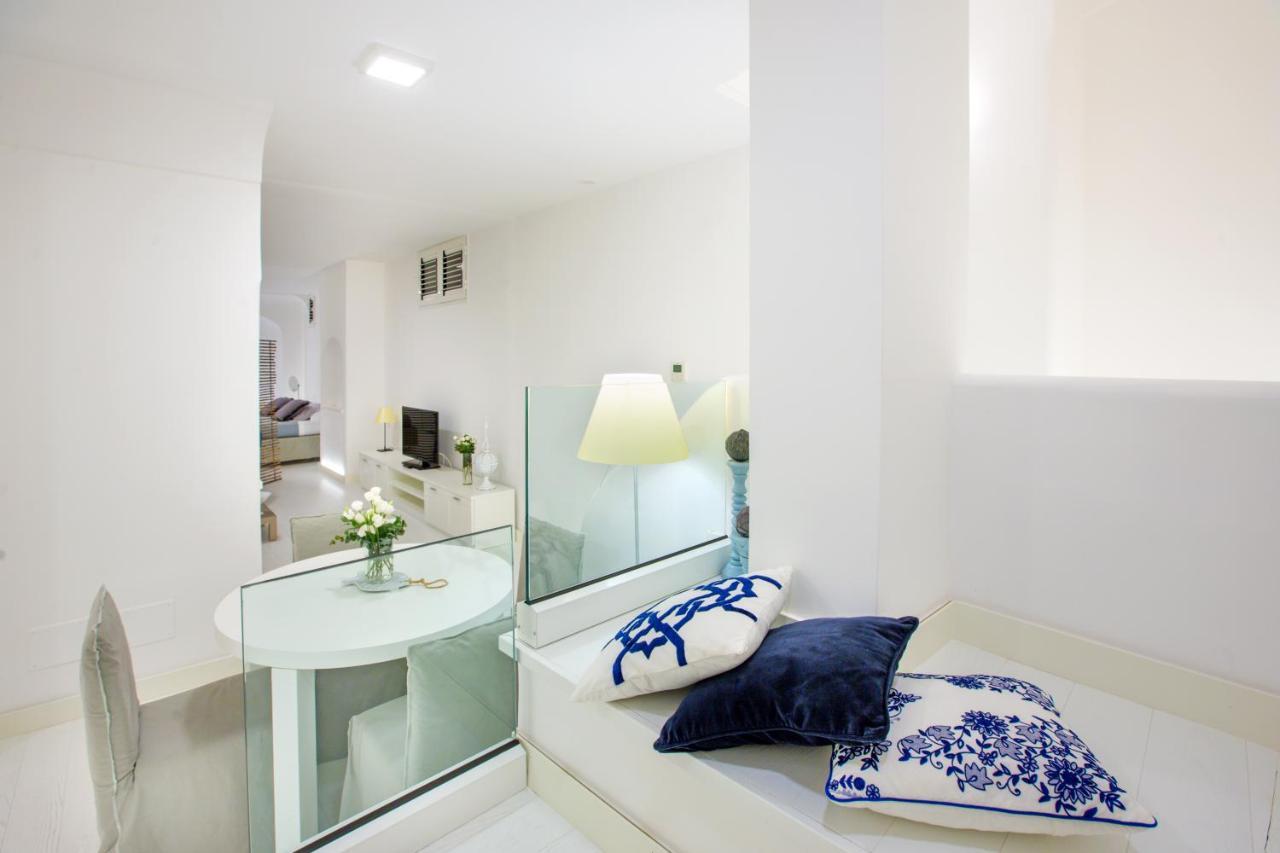 White Stylish Apartment 3 ヴィーコ・エクエンセ エクステリア 写真