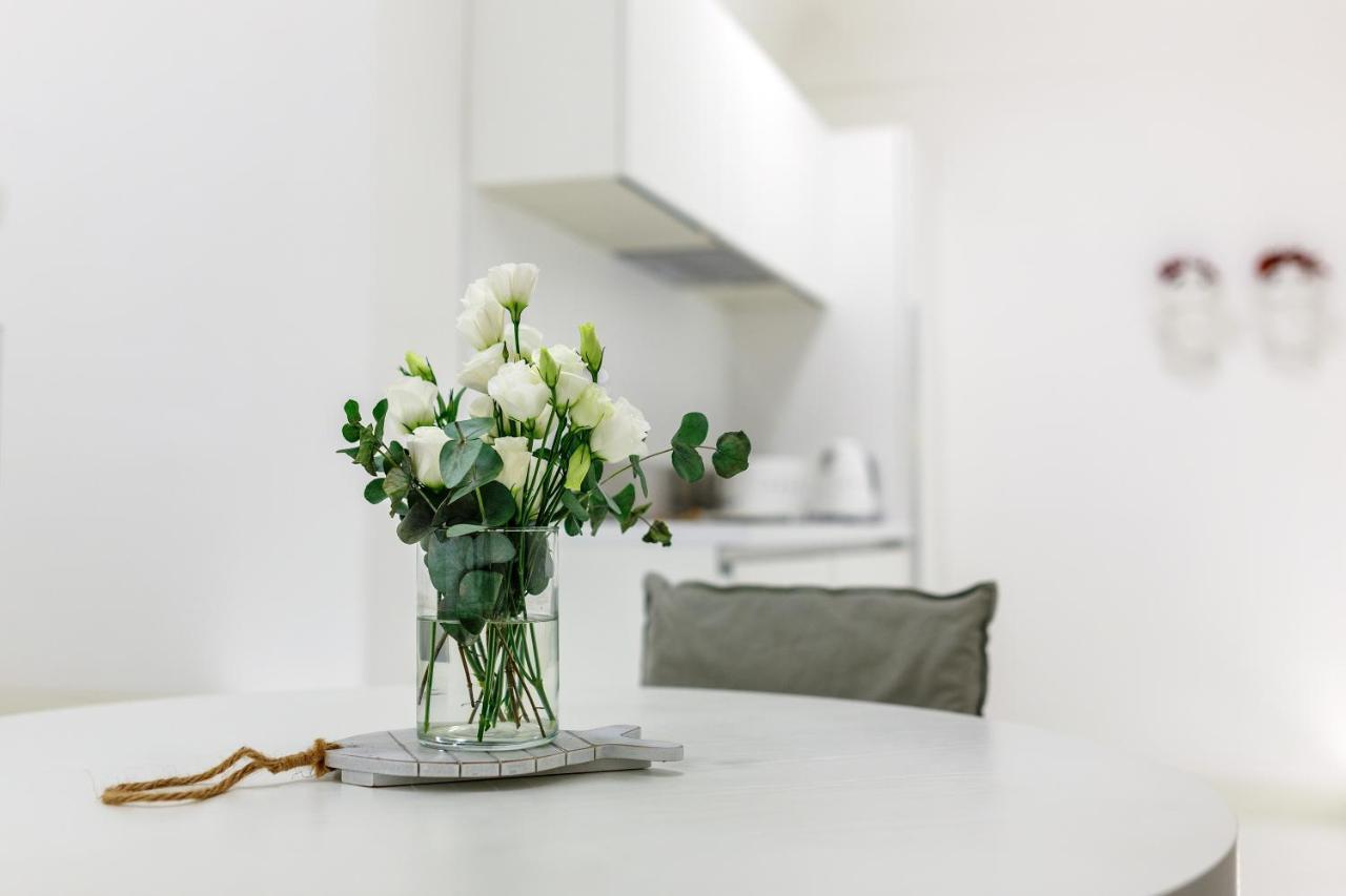 White Stylish Apartment 3 ヴィーコ・エクエンセ エクステリア 写真