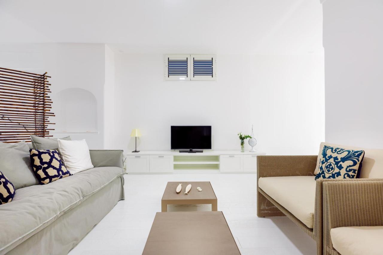 White Stylish Apartment 3 ヴィーコ・エクエンセ エクステリア 写真