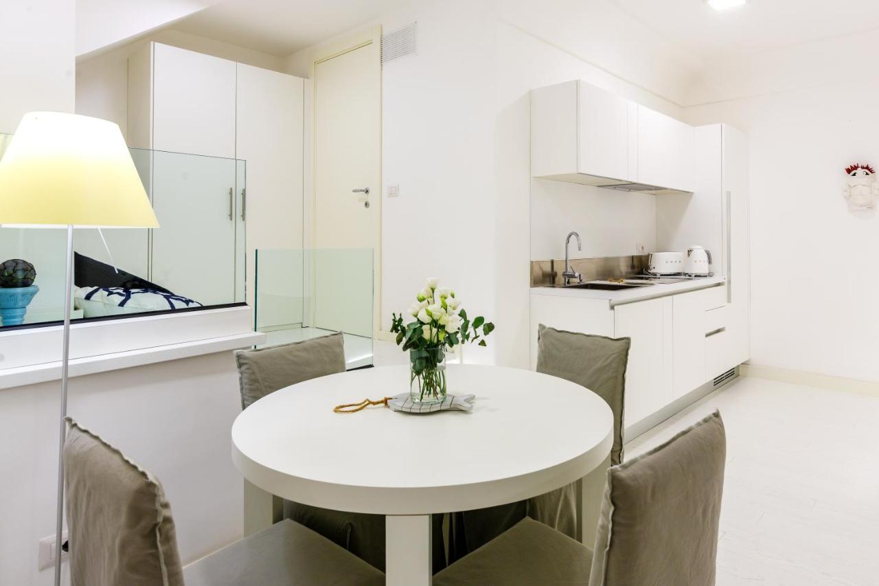 White Stylish Apartment 3 ヴィーコ・エクエンセ エクステリア 写真