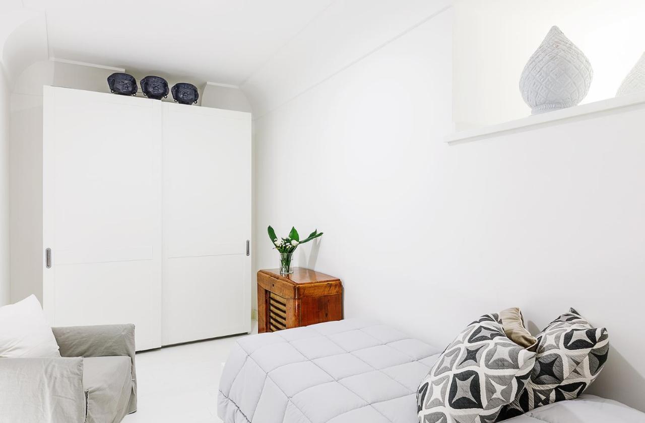 White Stylish Apartment 3 ヴィーコ・エクエンセ エクステリア 写真