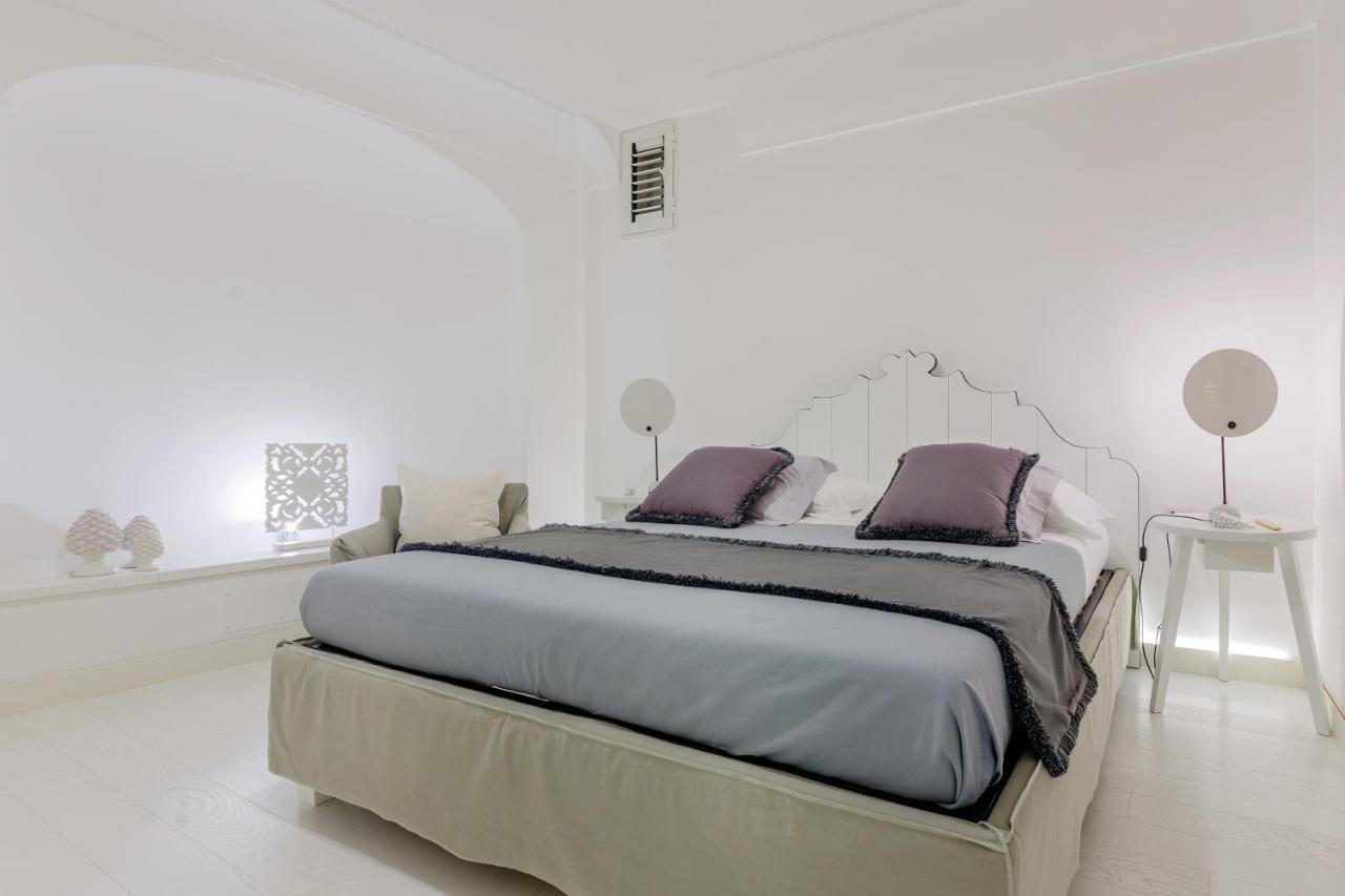 White Stylish Apartment 3 ヴィーコ・エクエンセ エクステリア 写真