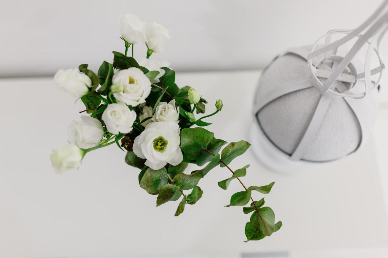 White Stylish Apartment 3 ヴィーコ・エクエンセ エクステリア 写真