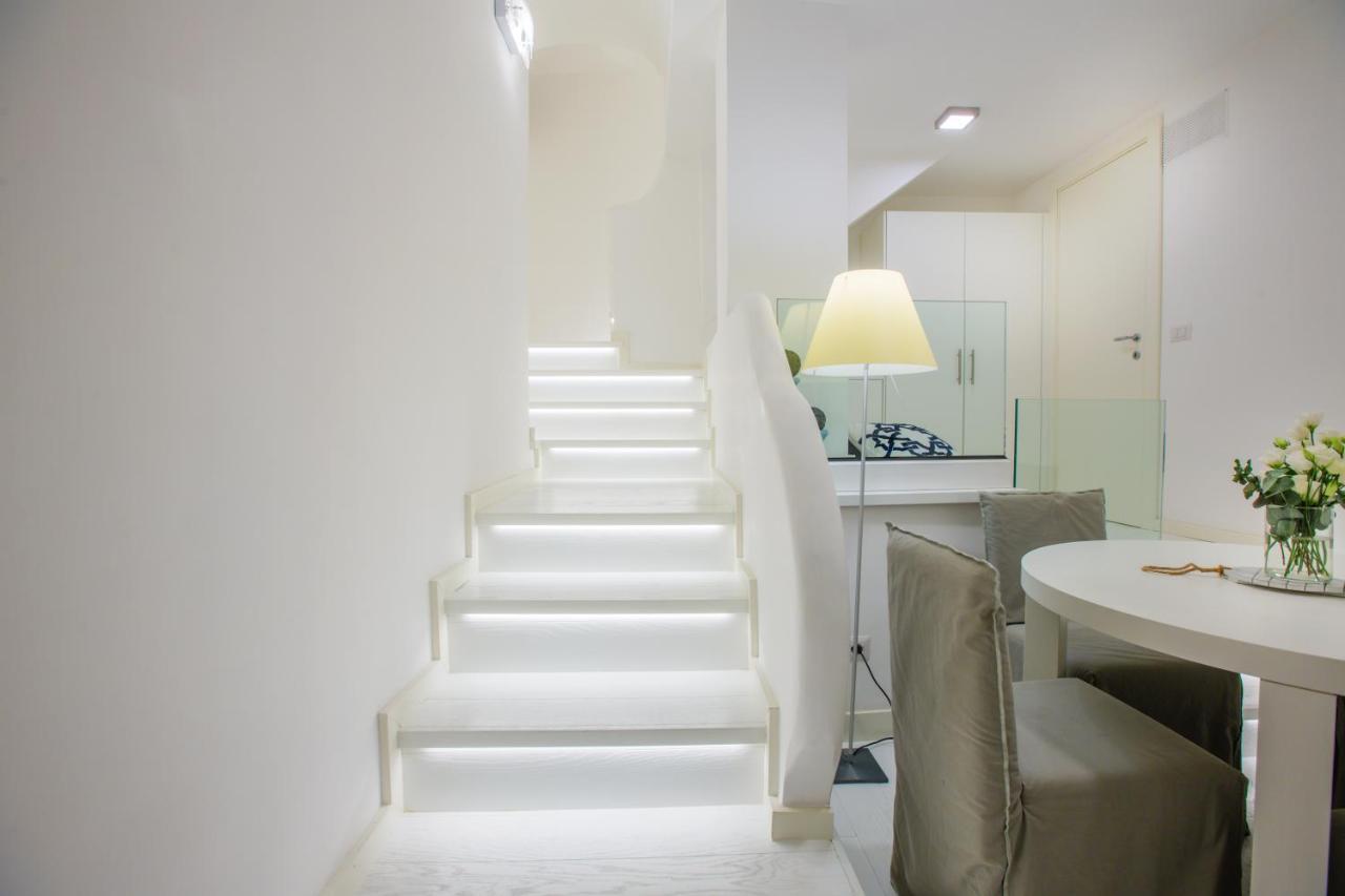 White Stylish Apartment 3 ヴィーコ・エクエンセ エクステリア 写真