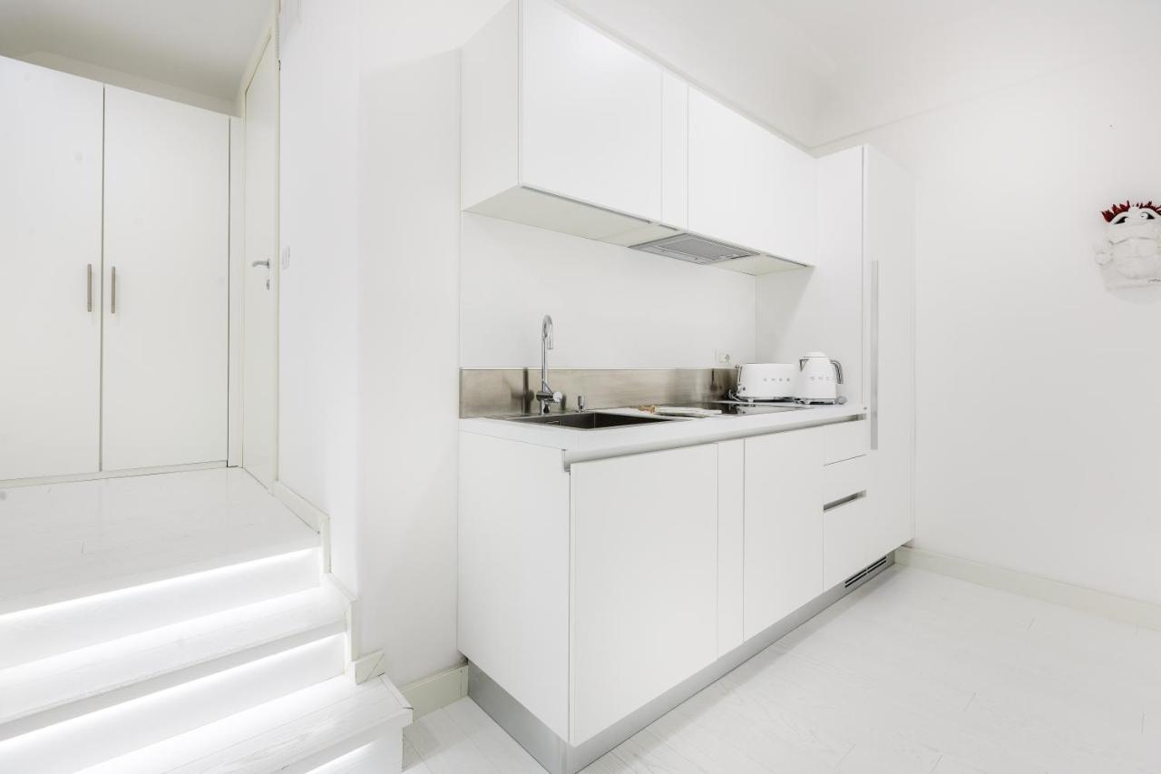 White Stylish Apartment 3 ヴィーコ・エクエンセ エクステリア 写真