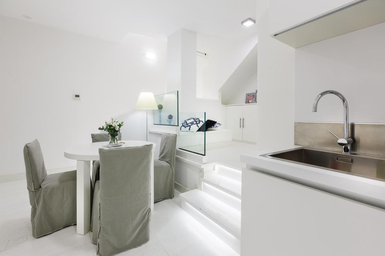 White Stylish Apartment 3 ヴィーコ・エクエンセ エクステリア 写真